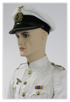 Officier de la Kriegsmarine en tenue blanche avec dague