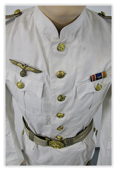 Officier de la Kriegsmarine en tenue blanche avec dague