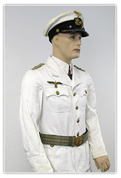 Officier de la Kriegsmarine en tenue blanche