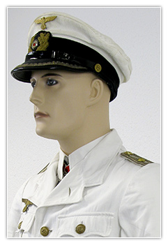Officier de la Kriegsmarine en tenue blanche