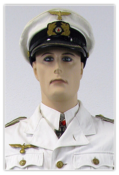 Officier de la Kriegsmarine en tenue blanche