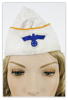 Personnel feminin de la Kriegsmarine en tenue d'été (Marinehelferin)