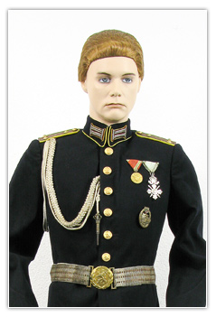 Capitaine brigade motorisée en tenue de parade