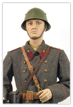 Officier cadet en manteau