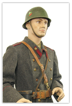 Officier cadet en manteau