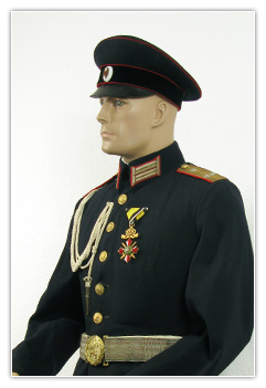 Officier capitaine arm&eacute;e de terre tenue de parade