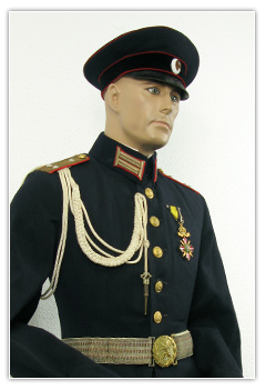 Officier capitaine arm&eacute;e de terre tenue de parade