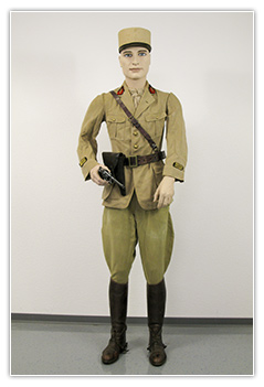 Lieutenant artillerie en tenue coloniale