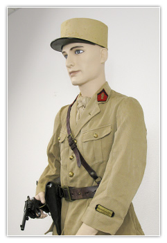 Lieutenant artillerie en tenue coloniale
