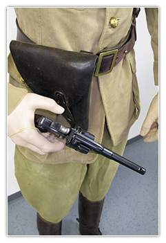 Lieutenant artillerie en tenue coloniale