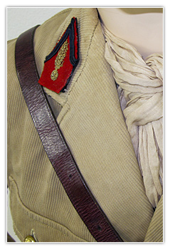 Lieutenant artillerie en tenue coloniale