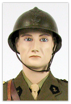 Lieutenant tirailleurs coloniaux avec casque