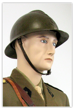 Lieutenant tirailleurs coloniaux avec casque