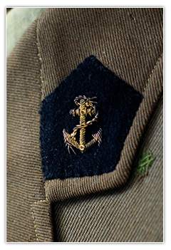 Lieutenant tirailleurs coloniaux avec casque