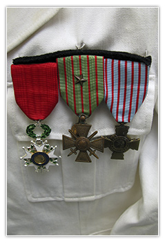 Officier m&eacute;decin commandant tenue blanche coloniale