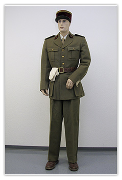 Officier m&eacute;decin en tenue de sortie