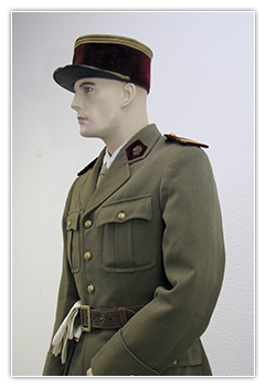 Officier m&eacute;decin en tenue de sortie