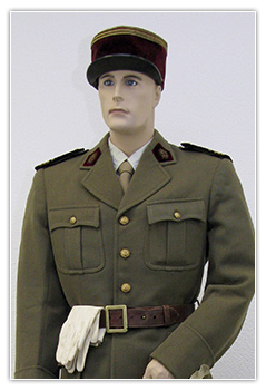 Officier m&eacute;decin en tenue de sortie