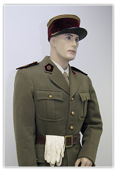 Officier m&eacute;decin en tenue de sortie