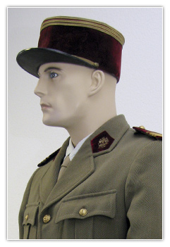 Officier m&eacute;decin en tenue de sortie