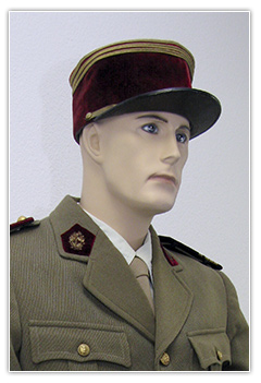 Officier m&eacute;decin en tenue de sortie