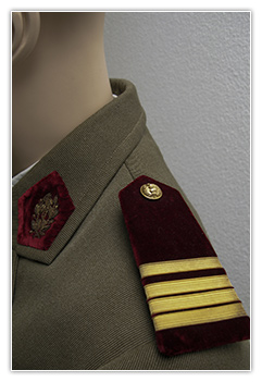 Officier m&eacute;decin en tenue de sortie